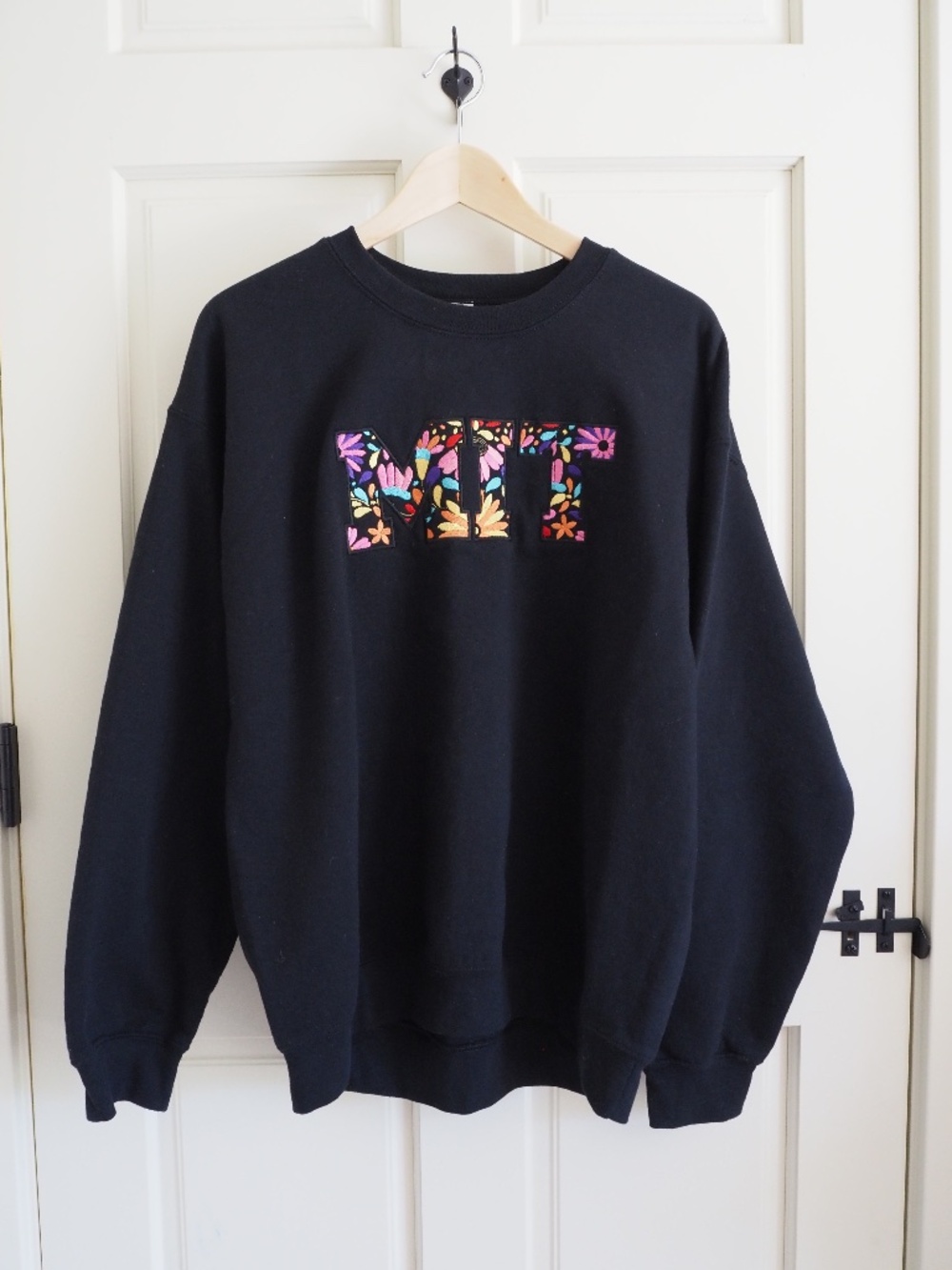 MIT Latino Cultural Center Floral Logo Black L Gildan Heavy Blend Sweatshirt